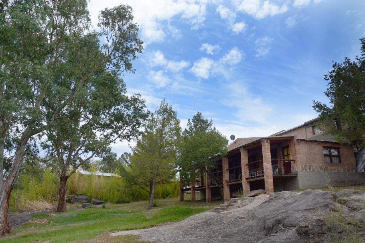 LA TOMA Complejo de Montaña - Cabañas y Habitaciones en Hosteria Mina Clavero Exterior foto