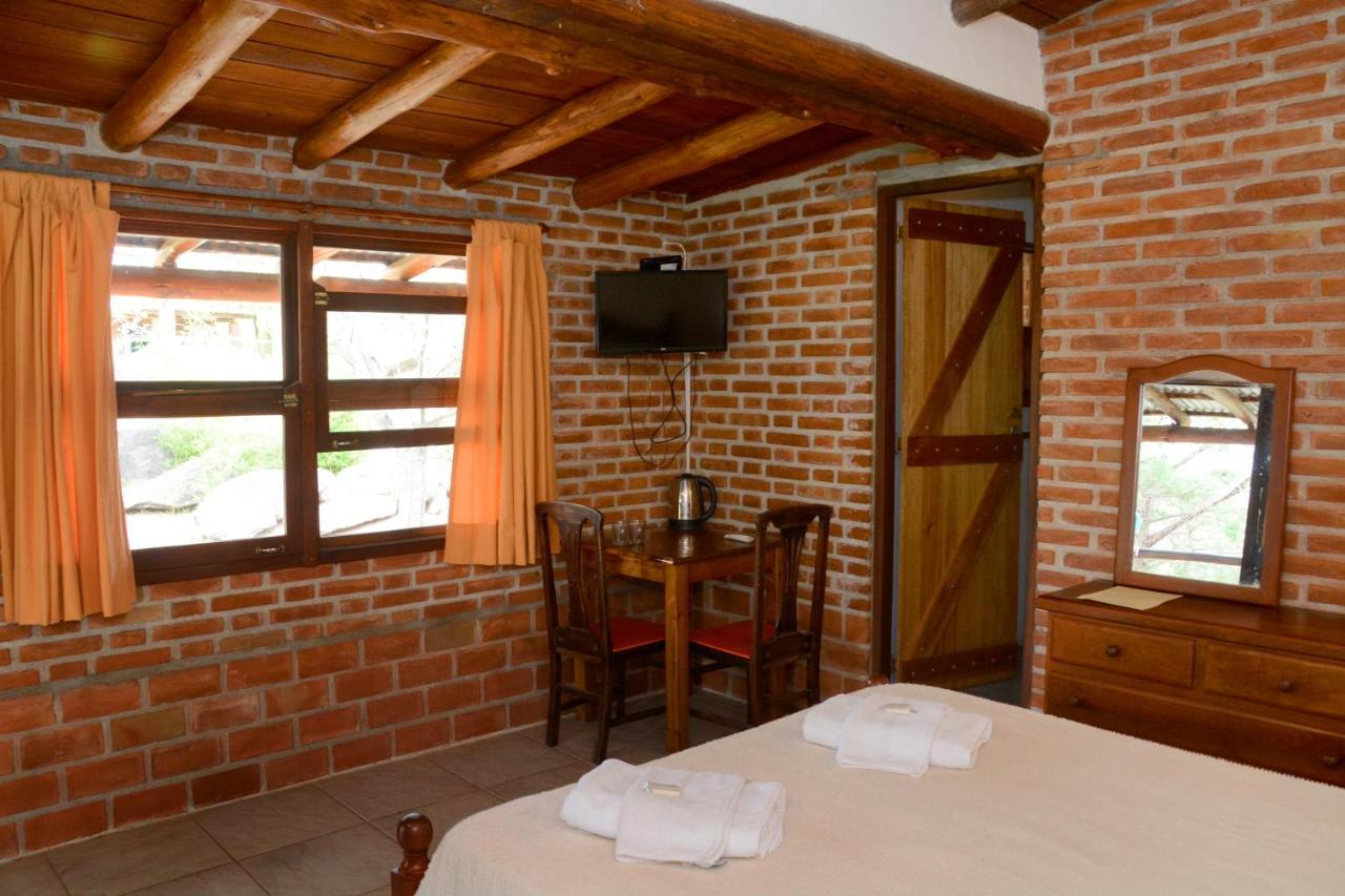 LA TOMA Complejo de Montaña - Cabañas y Habitaciones en Hosteria Mina Clavero Exterior foto